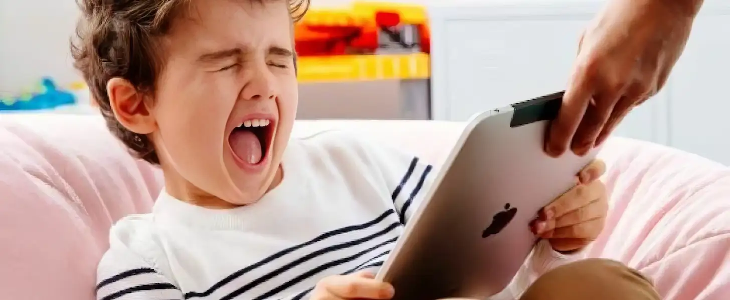 Игровая зависимость у детей. Запреты детям. Ребенок залипает в телефоне. Как отучить ребенка от гаджетов. Игровая зависимость у подростков.